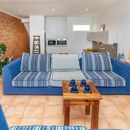 Brat Salions By Interhome *